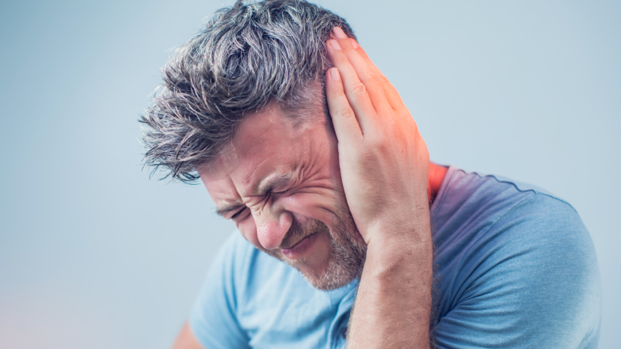 När trumhinnan spricker kan man uppleva en rad olika öronbesvär som ofta går över på egen hand när den blivit hel igen. Foto: Shutterstock